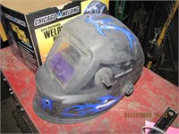 Chicago Welding auto darkening welding helmet