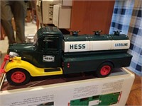 1985 Hess bank truck