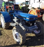 NEW HOLLAND 8010 Tractor, MFWD