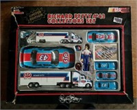 Richard Petty Collectors Car Set