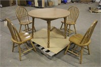 Round Table w/(4) Chairs, Approx 41"x30"