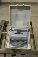Olivetti-Underwood Manual Typewriter