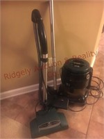 Very high end Hyla Vacuum cleaner( works like a Rt