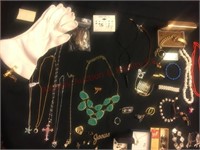Large lot of nice jewelry/ gloves