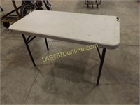 POLY 4' FOLDING TABLE
