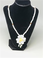 Jade green floral bead necklace (H 19)