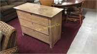 ANTIQUE MAPLE CHEST W/ DRAWERS