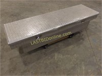 ALUMINUM DIAMOND PLATE TRUCK TOOL BOX