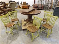 ROUND OAK CLAW FOOT TABLE & 5 WOODEN CHAIRS