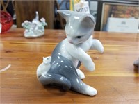 LLADRO KITTEN AND MOUSE FIGURINE