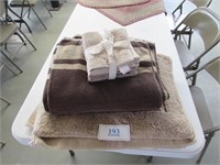 Bathroom Rug and Towel Set