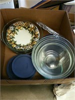Box of Pyrex mixing bowls Etc