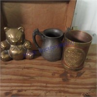 Bear & 2 cups