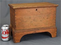 MINIATURE 19TH CENT. BLANKET CHEST, HAND DOVE TAIL