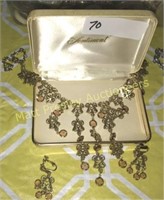 GOLD TONE NECKLACE AND EARRINGS
