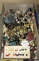 LARGE LOT OF COSTUME JEWELRY NECKLACES