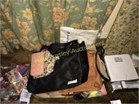 LARGE LOT OF LADIES' PURSES AND ATTACHE'