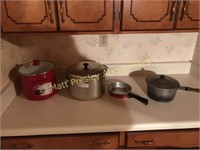 TWO STOCK POTS AND CLUB SKILLET AND SAUCE