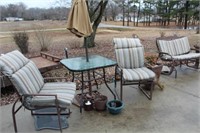 Outdoor Patio Set: (2) Chaise Loungers, (4)