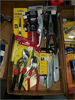 Misc lot incl. pliers utility knife & screwdrivers
