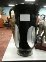 Black+white vase