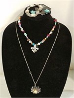 Ensemble of Costume Jewelry (lot of 4)