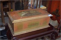 Vtg Wooden Oriental Themed Box w/ Dovetail