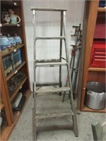 Old Wood Step Ladder -5'