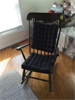 ROCKING CHAIR W/CUSHIONS SHOWS WEAR