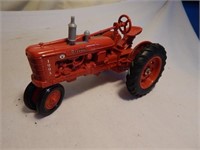ERTL Farmall Country Store 1998 Exclusive