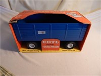 ERTL Ford Forage Wagon in Box, #806