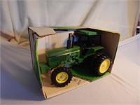ERTL JD Tractor #584 w/Box