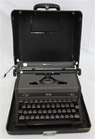 Royal Quiet De Luxe Typwriter with Case