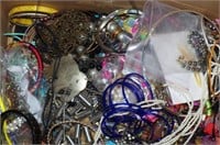 Various costume jewellery items