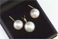 Boxed 18ct gold, Broome pearl and diamond set