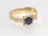 Retro 9ct yellow gold and sapphire ring