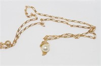 9ct yellow gold chain set with pearl pendant