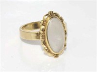 Vintage 9ct gold ring set with rock crystal