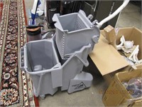 Rolling commercial mop bucket