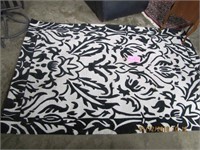 Decoraticve rug 92" x 59" black & white