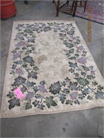 Floral decorative rug 92"x63"