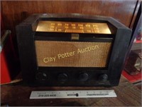 Antique RCA Victor Tube Radio