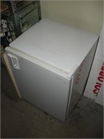 Mini Refrigerator 18 x 20 x 24"