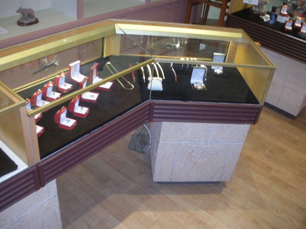 Jewelry Store Showcase Displays