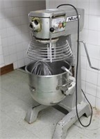 OMCAN 30 QT PLANETARY MIXER WITH GUARD