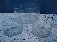 3  ALMOST INVISIBLE GLASS SALAD MIXING & 2 BOWLS