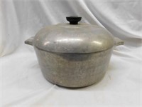 Wagner Ware Magnalite 4248P Dutch oven with lid