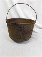 Unmarked cast iron pot with bail handle, No. 8