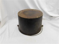 Griswold Erie cast iron No. 8 stew pot with bail