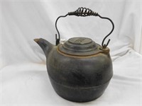 Erie cast iron kettle with attached slide lid
